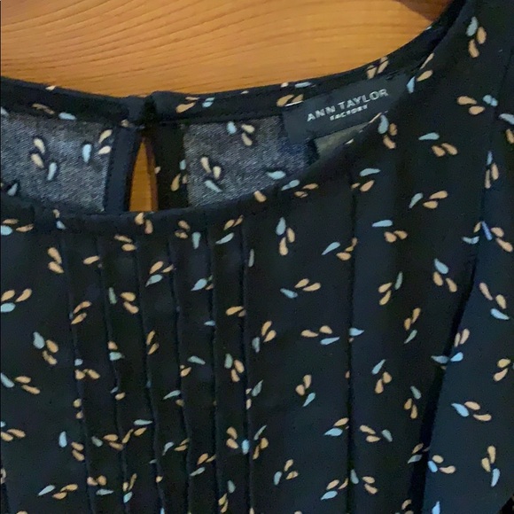 Sleeveless ruffled tank - Picture 3 of 3